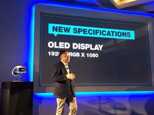 La resolucin ser de 1920 x RGB x 1080 con pantalla OLED.