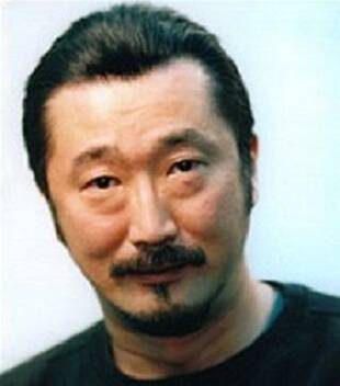 Akio Ōtsuka, el hijo, doblador de Solid Snake.