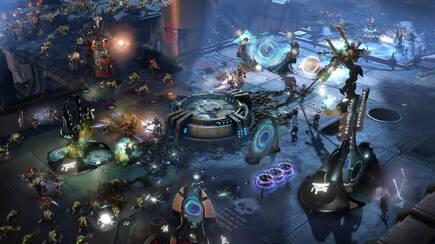 En algunos aspectos el multijugador recuerda a los MOBA, aunque con muchas más posibilidades gracias a todos los tipos diferentes de unidades y a las peculiaridades de cada facción de Dawn of War III.