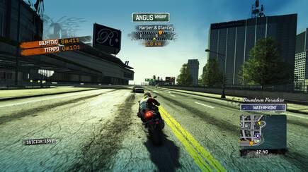 Las motos tienen sus propias pruebas y no compiten contra coches, aunque Criterion <a href=