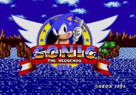 Hasta el propio Sonic nos lo dice moviendo el dedo, no, Sonic the Hedgehog no salió en el primer año de Mega Drive.