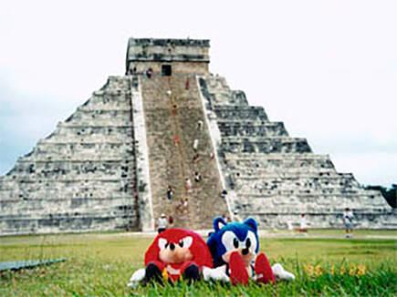 El Sonic Team de viaje en Chichén Itzá, buscando inspiración.
