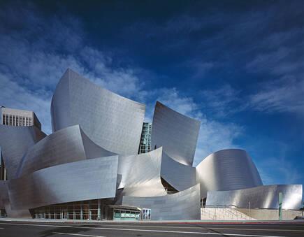 A 15 minutos a pie del edificio del E3 está el Walt Disney Concert Hall, un edificio muy parecido al Guggenheim.
