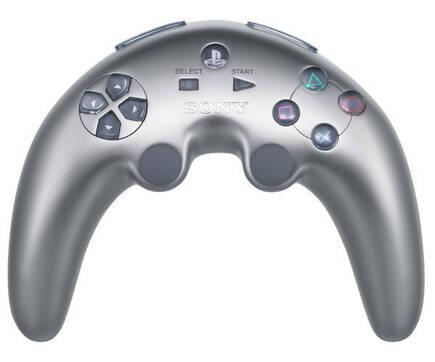 El mando con el que se presentó PlayStation 3. A pesar de su forma extraña, nunca sabremos si habría sido un buen mando.