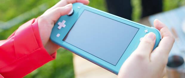 Sí, Nintendo Switch Lite viene nuevos colores y una cruceta más práctica.