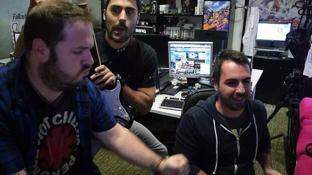 De izquierda a derecha: Sergi González y Daniel Figares, del equipo de video de Meristation, y Enrique García.