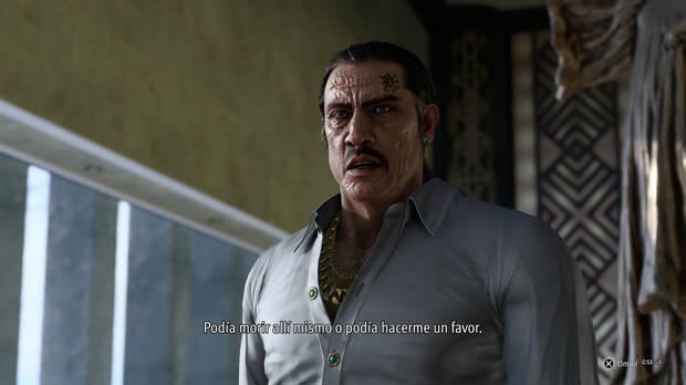 El actor Danny Trejo tiene un pequeo papel y, cmo no, va bien armado con dos machetes.