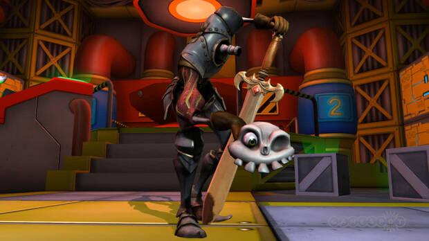 Sir Daniel no podía faltar en PlayStation All-Stars Battle Royale, que incluye algunos de los personajes más emblemáticos de las tres primeras PlayStation. En la imagen, el escenario es Time Station, que combina elementos de Ape Escape y Resistance.