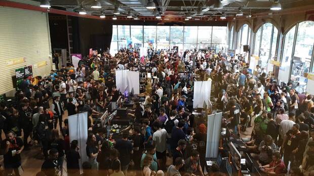 La zona para probar juegos estuvo muy concurrida durante buena parte de la jornada del sábado. (imagen: IndieDevDay).