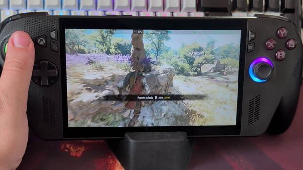 Los juegos se ven bien en el panel que con sus 500 nits rinde bien en exteriores.