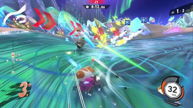 Debemos estar pendientes a mil cosas: el trazado, los enemigos, nuestra nave, el reguero de estrellas (rebufo), si hay oponentes cerca...