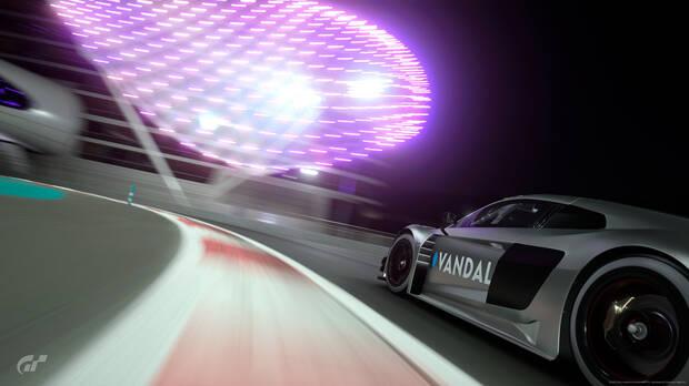 Todos los jugadores han recibido contenido gratuito, incluyendo nuevos circuitos como Yas Marina Circuit (en la imagen).