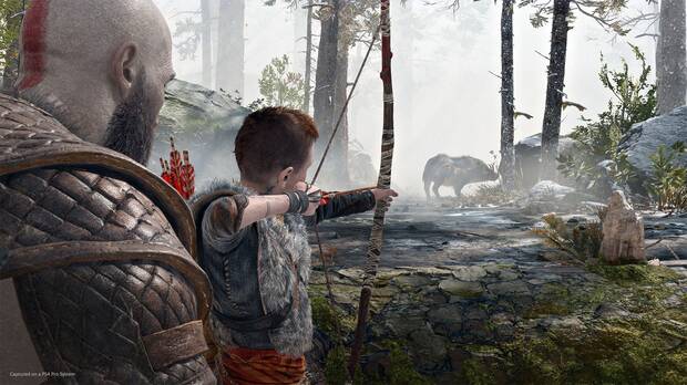 Atreus no será precisamente un estorbo, y nos echará una mano en los combates, evolucionando poco a poco como guerrero mientras Kratos le adiestra.