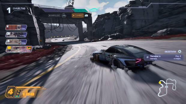 El derrape se controla con la palanca derecha, que facilita ajustar el �ngulo con precisi�n.