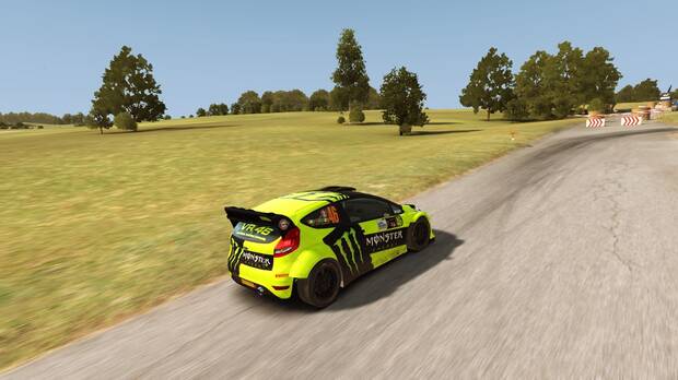 En este ttulo podremos pilotar coches de rally y motos de motocross, algo poco habitual dentro del gnero.