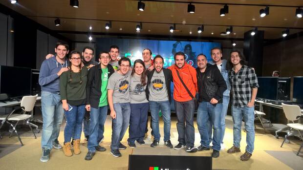 En 2015 Microsoft organizó el primer Fanfest, un evento de dos días de duración destinado a la comunidad de jugadores.