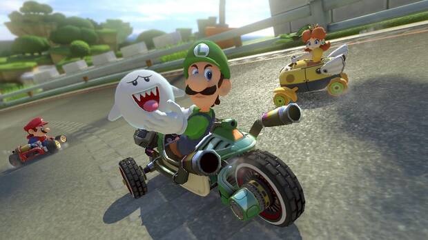 Luigi y su mirada de acero azul con el ladrón de objetos Boo, un ítem que regresa de anteriores entregas a Mario Kart 8.