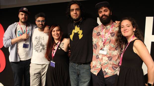 De la torre (segundo por la derecha) junto a los ponentes de una mesa redonda organizada junto a Rami Ismail (tercero por la derecha) en Gamelab 2016.