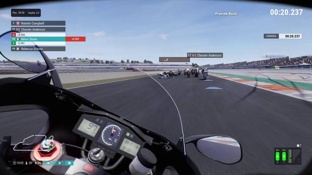 Las caídas propias y de los rivales son frecuentes, sobre todo en los primeros momentos de la carrera.