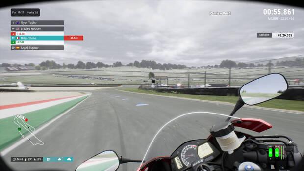 La cámara desde el casco del piloto incrementa la tensión.