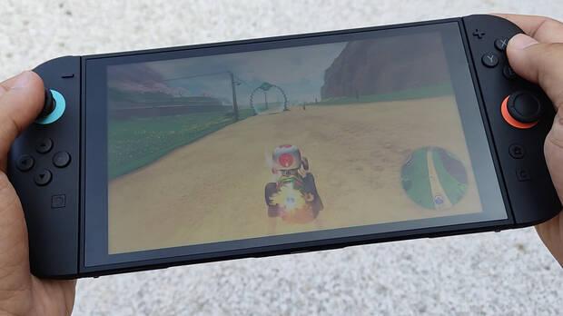 El comportamiento de la pantalla en exteriores no es el mejor, y le falta ms brillo para ser una opcin en ciertas situaciones.