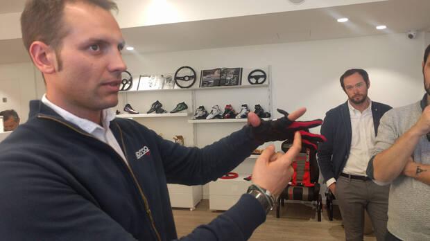 Los guantes HYPERGRIP no solo ofrecen la m�xima ventilaci�n y agarre, sino que tambi�n permiten usar la pantalla t�ctil del m�vil, con ellos puestos.