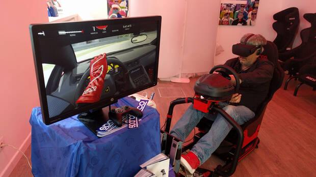 Pudimos comprobar la comodidad de Evolve durante una partida a Asseto Corsa, en Realidad Virtual.