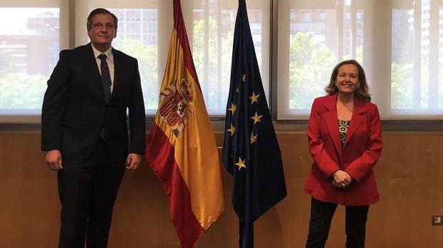 Alberto González Lorca, durante una reunión con la ministra de Asuntos Económicos y Transformación Digital, Nadia Calviño, en julio de 2020.