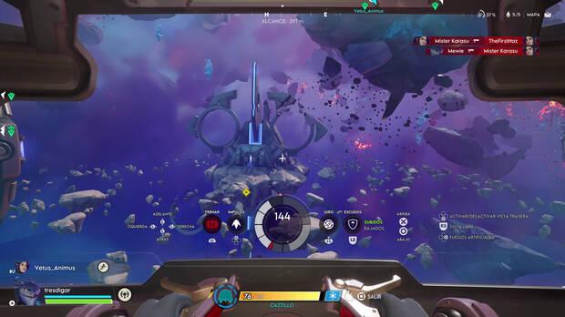 Pilotar la nave es una de las acciones fundamentales, pero en este juego hay muchos ms roles a adoptar.