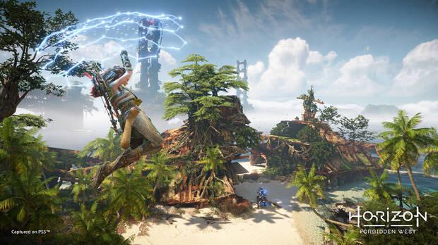 Aloy tiene nuevos ases bajo la manga para explorar el mundo: un garfio, un alaescudo y otros cacharros con los que mejorar el desplazamiento.