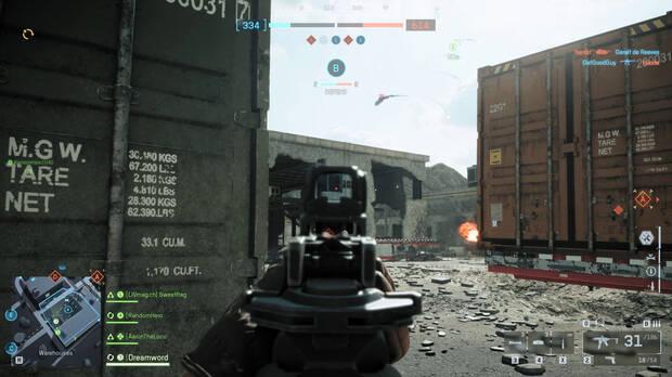 Aunque no podamos destrozarlo todo, no pasan muchos minutos sin que los bidones exploten y las fachadas queden abiertas.