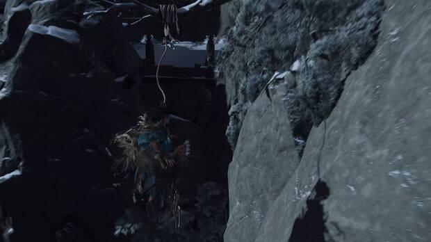 Hay varios momentos de jugabilidad ms plataformera, escalando montaas y haciendo uso de un gancho para colgarnos.