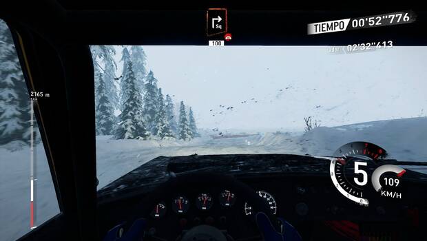 El doblaje al castellano del copiloto ayuda a tener una experiencia más inmersiva.