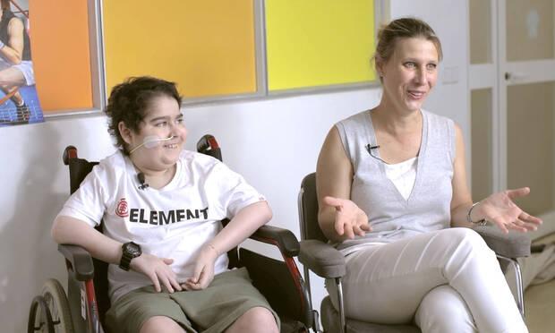 Consuelo se desesperaba al ver a su hijo Héctor apático. La consola supuso para él un 'clic' que le devolvió las ganas de recuperarse.