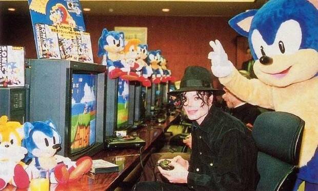 Michael Jackson jugando a 'Sonic', una imagen mítica.