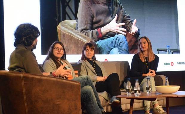 Mesa redonda celebrada en el Fun & Serious Games Festival sobre la escena indie,con Castro, la periodista Jupiter Hadley y Rosie Ball (Chucklefish), y dirgida por Antonio Santo.
