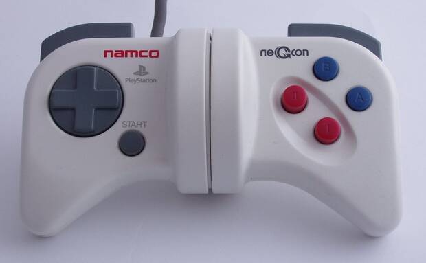Los mandos y periféricos de videojuegos más extraños 4