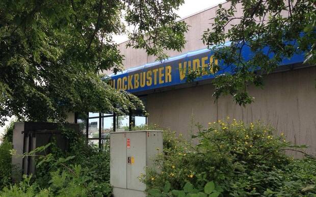 Uno de los muchos Blockbuster abandonados en Estados Unidos. De las 9000 tiendas que llegó a tener la franquicia ahora solo queda una en Oregon.