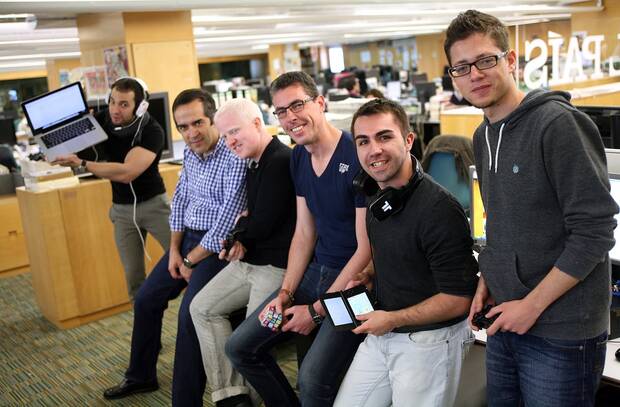 En la redacción de Meristation. De izquierda a derecha: el redactor jefe Nacho Ortiz, el responsable de desarrollo de negocio de la web, el redactor Javier Andrés, el director Pep Sánchez, Enrique García y el responsable de vídeo.