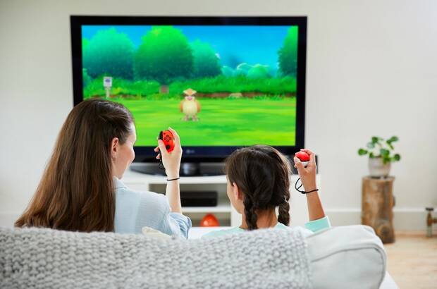 El accesorio sirve tanto como mando Joy-Con como accesorio para 'Pokémon GO'.