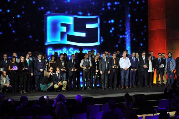 Warren Spector junto al resto de galardonados en los premios Titanium.