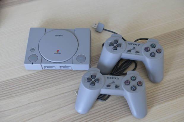 Al incluir dos mandos podemos disfrutar de muchos videojuegos en compaa.