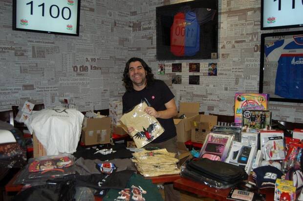 Además de editar la revista, Marca Player organizó varios mercadillos solidarios, las empresas donaban juegos y lo recaudado se entregaba a una ONG.