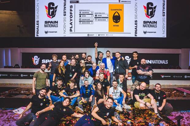 El equipo de CABAL Esports encargado de la retransmisión de la liga nacional de Rainbow 6.