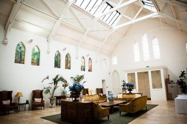 Fazeley Studios, las oficinas (compartidas) del este segundo estudio de Rare, construidas en una antigua iglesia.