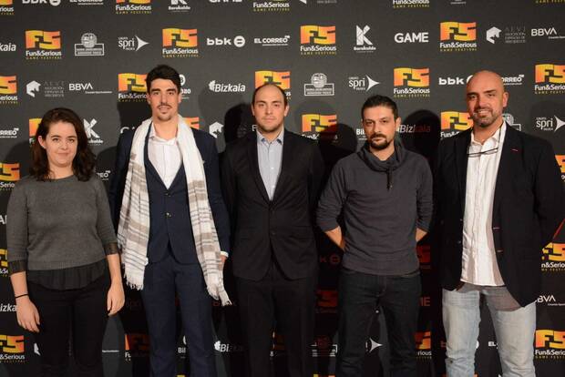 De izquierda a derecha: Beatriz Arévalo (desarrolladora de Khara y también estuvo en el estudio Fakto), los integrantes de Lost Criteria Studios Alejandro Duchini y Gabriel Cabrera, Maki y José Luis del Carpio, director de marketing de producto de U-tad.