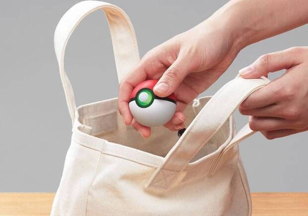 Podemos llevar este nuevo accesorio a cualquier lugar, al estilo del clásico ‘PokéWalker’. Funcionará tanto en ‘Let’s Go!’ como en ‘Pokémon GO’.