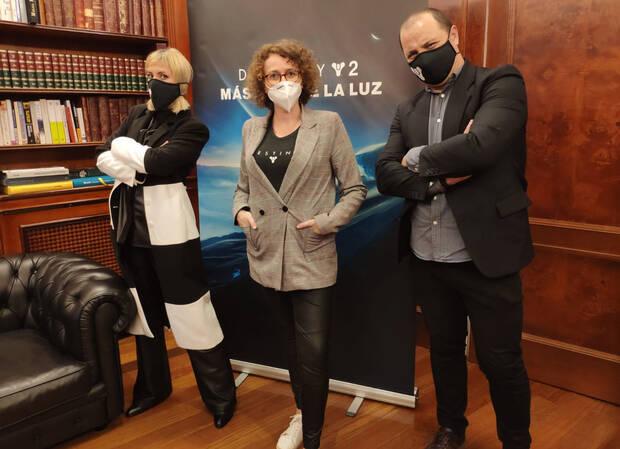 Con la actriz Maggie Civantos en la grabaci
