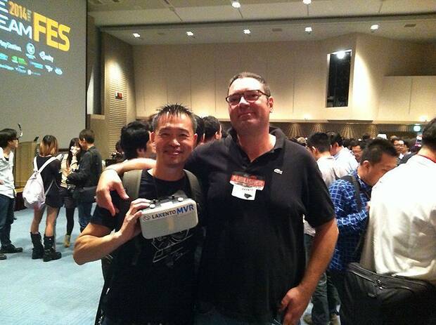 Keiji Inafune (Megaman, Dead Rising) y Víctor Ruiz.