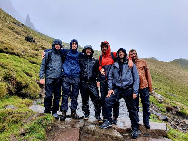 El equipo de sonido de Ninja Theory grabando sonidos en Old Man Of Scorr, en Escocia: David Garc